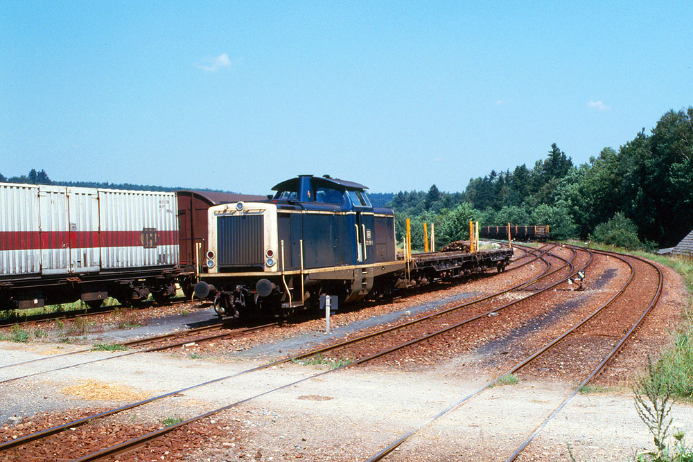 https://www.eisenbahnfotograf.de/datei/August 1986/1240232 DB 212191 Krauchenwies 7.8.86.jpg